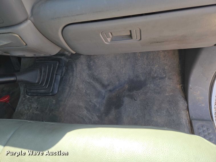 image for item ET1490 2001 Ford F450 Super Duty XL utility / service truck