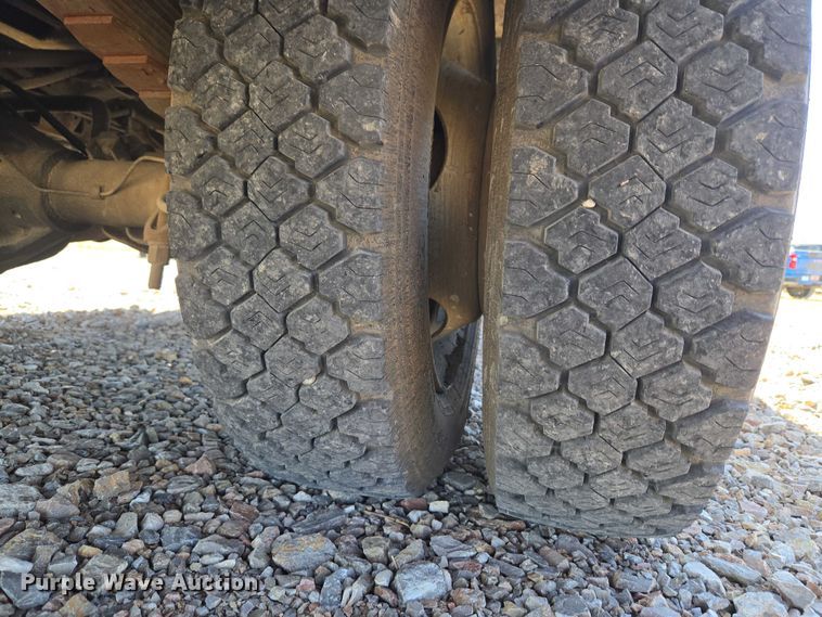 image for item ET1490 2001 Ford F450 Super Duty XL utility / service truck