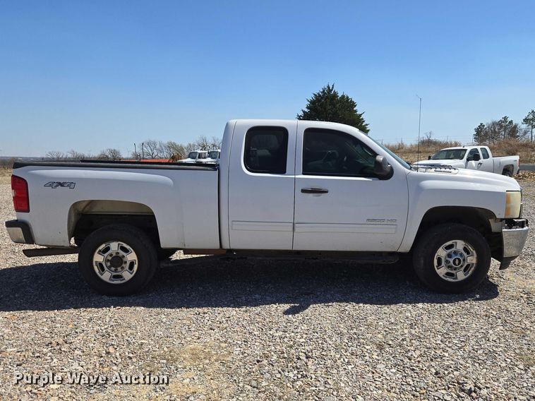 image for item ET1491 2011 Chevrolet Silverado 2500HD  Ext. Cab pickup truck