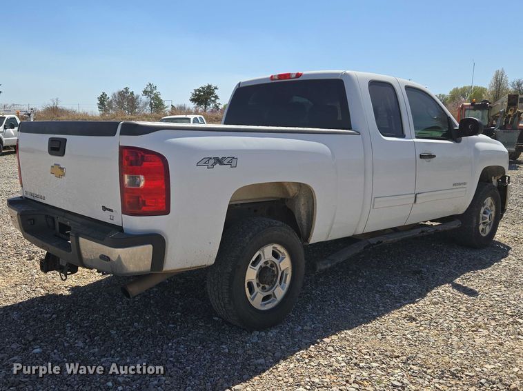 image for item ET1491 2011 Chevrolet Silverado 2500HD  Ext. Cab pickup truck