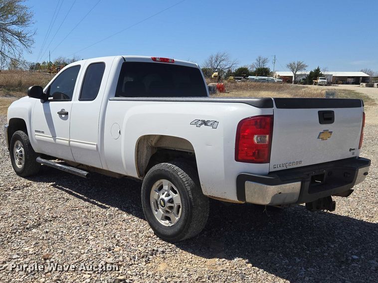 image for item ET1491 2011 Chevrolet Silverado 2500HD  Ext. Cab pickup truck