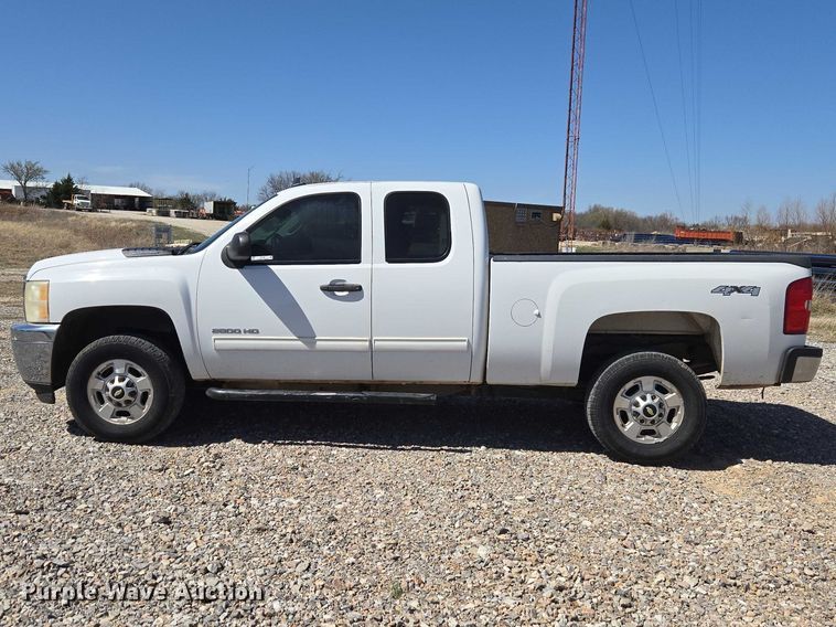 image for item ET1491 2011 Chevrolet Silverado 2500HD  Ext. Cab pickup truck