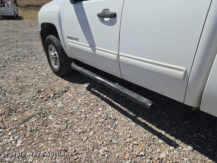 image for item ET1491 2011 Chevrolet Silverado 2500HD  Ext. Cab pickup truck