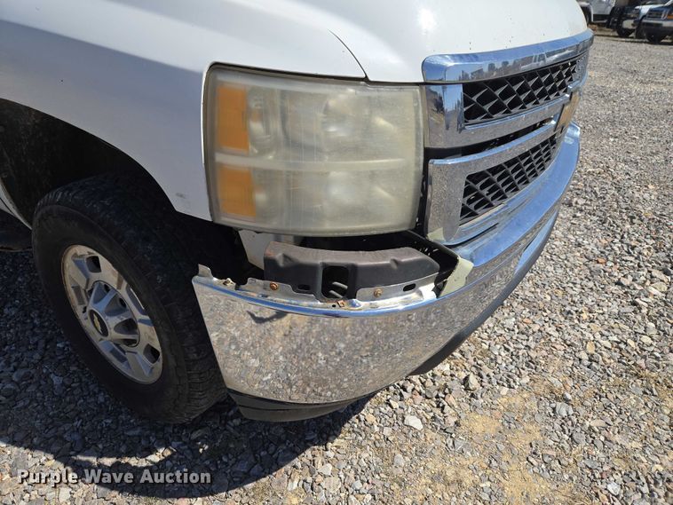 image for item ET1491 2011 Chevrolet Silverado 2500HD  Ext. Cab pickup truck