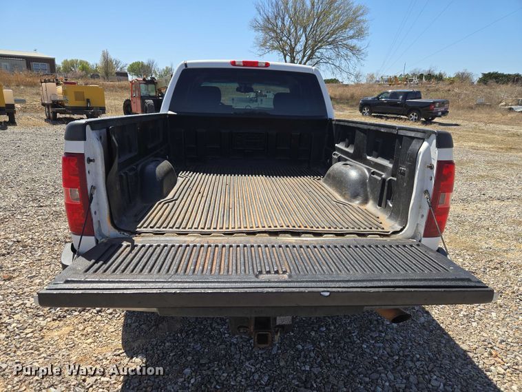 image for item ET1491 2011 Chevrolet Silverado 2500HD  Ext. Cab pickup truck