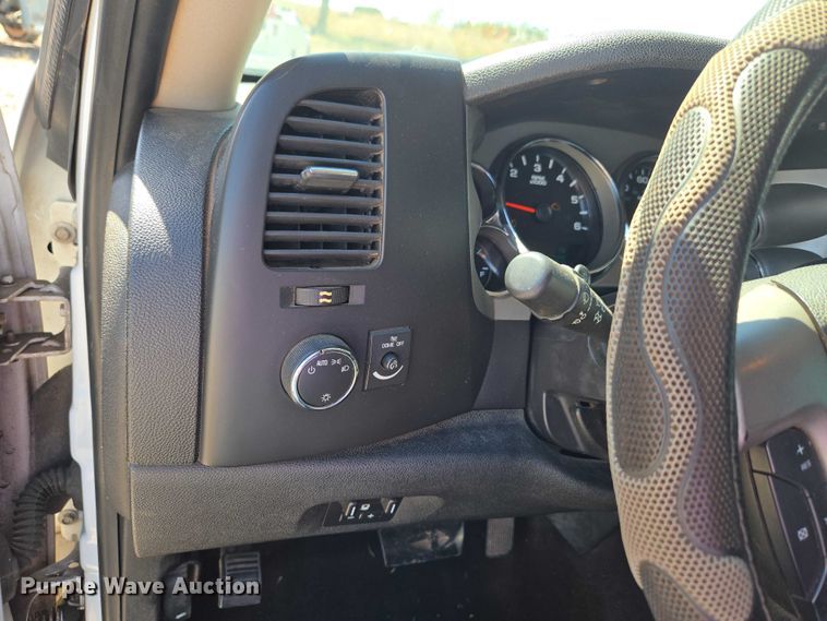 image for item ET1491 2011 Chevrolet Silverado 2500HD  Ext. Cab pickup truck