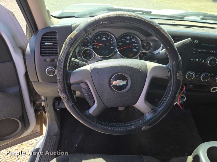 image for item ET1491 2011 Chevrolet Silverado 2500HD  Ext. Cab pickup truck