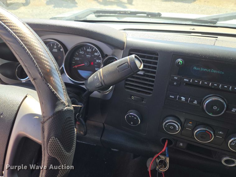 image for item ET1491 2011 Chevrolet Silverado 2500HD  Ext. Cab pickup truck