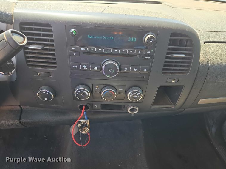 image for item ET1491 2011 Chevrolet Silverado 2500HD  Ext. Cab pickup truck