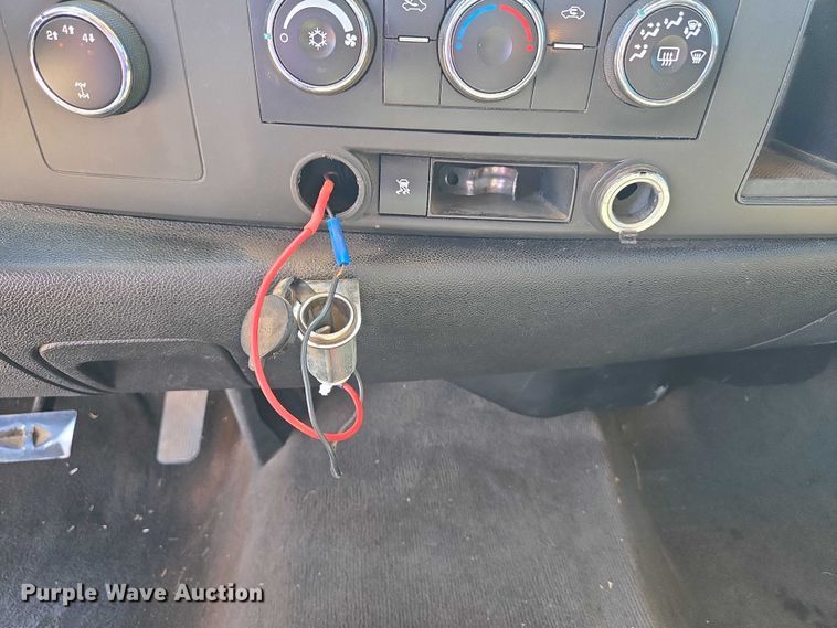 image for item ET1491 2011 Chevrolet Silverado 2500HD  Ext. Cab pickup truck