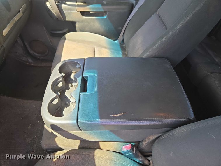 image for item ET1491 2011 Chevrolet Silverado 2500HD  Ext. Cab pickup truck