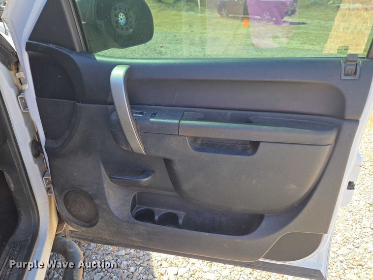 image for item ET1491 2011 Chevrolet Silverado 2500HD  Ext. Cab pickup truck