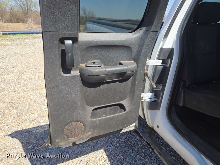 image for item ET1491 2011 Chevrolet Silverado 2500HD  Ext. Cab pickup truck