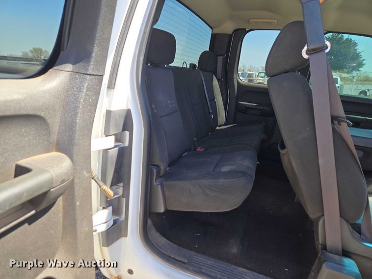 image for item ET1491 2011 Chevrolet Silverado 2500HD  Ext. Cab pickup truck