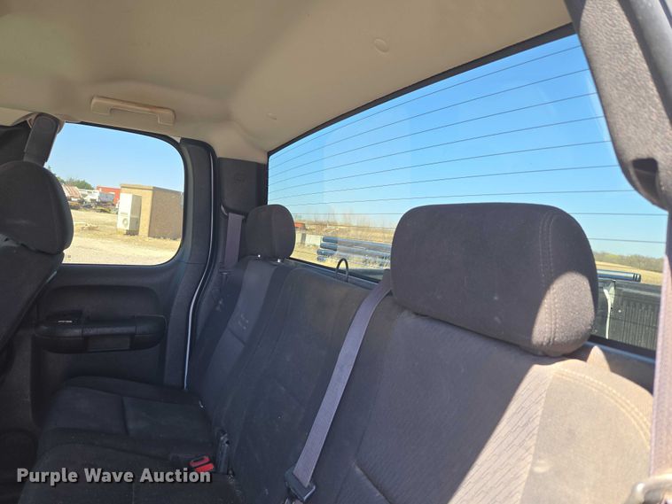 image for item ET1491 2011 Chevrolet Silverado 2500HD  Ext. Cab pickup truck