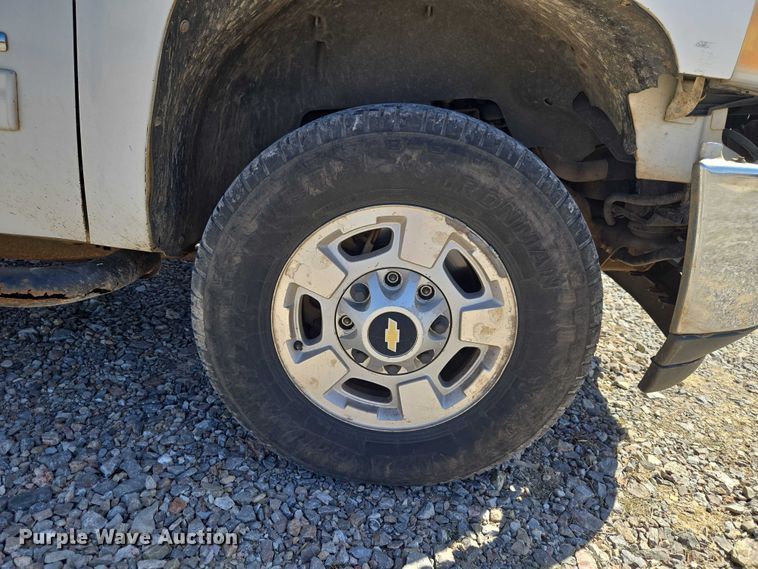 image for item ET1491 2011 Chevrolet Silverado 2500HD  Ext. Cab pickup truck