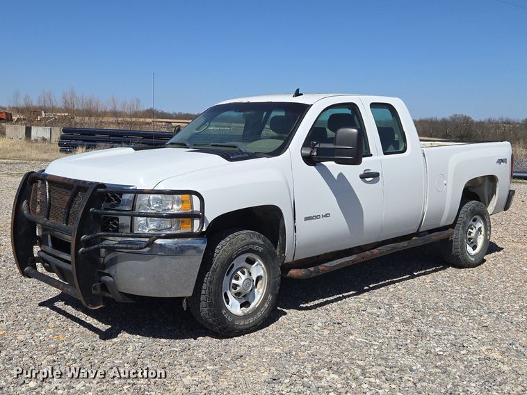 image for item ET1492 2013 Chevrolet Silverado 2500HD Ext. Cab pickup truck