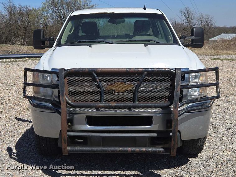 image for item ET1492 2013 Chevrolet Silverado 2500HD Ext. Cab pickup truck