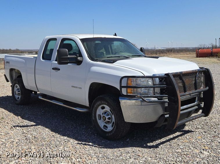 image for item ET1492 2013 Chevrolet Silverado 2500HD Ext. Cab pickup truck