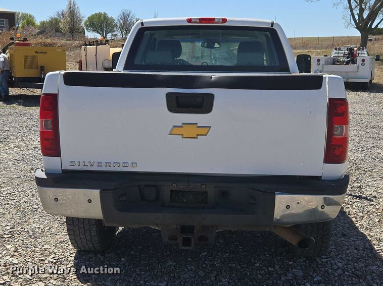 image for item ET1492 2013 Chevrolet Silverado 2500HD Ext. Cab pickup truck