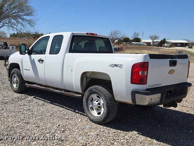 image for item ET1492 2013 Chevrolet Silverado 2500HD Ext. Cab pickup truck