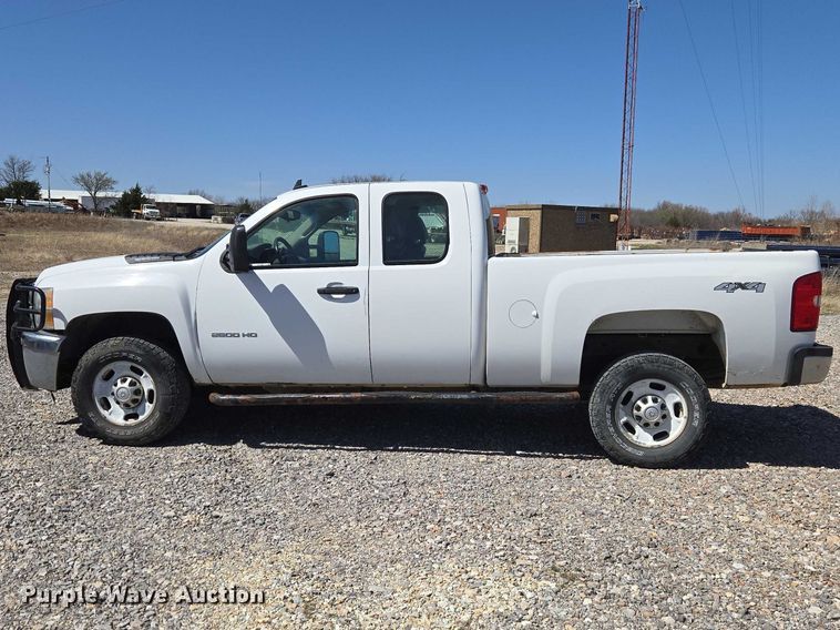 image for item ET1492 2013 Chevrolet Silverado 2500HD Ext. Cab pickup truck