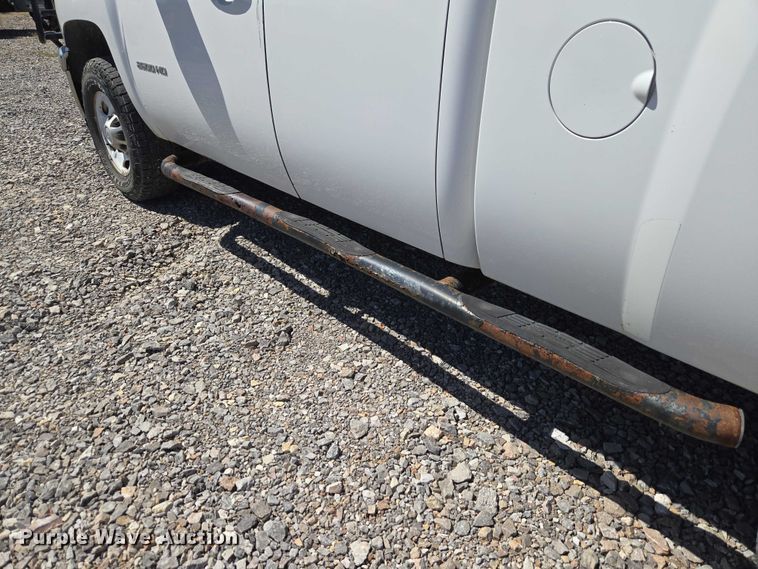 image for item ET1492 2013 Chevrolet Silverado 2500HD Ext. Cab pickup truck