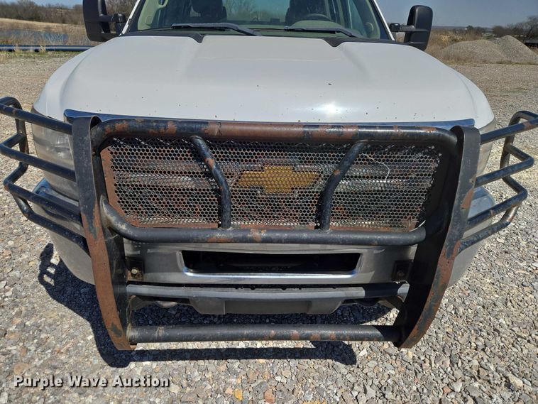 image for item ET1492 2013 Chevrolet Silverado 2500HD Ext. Cab pickup truck