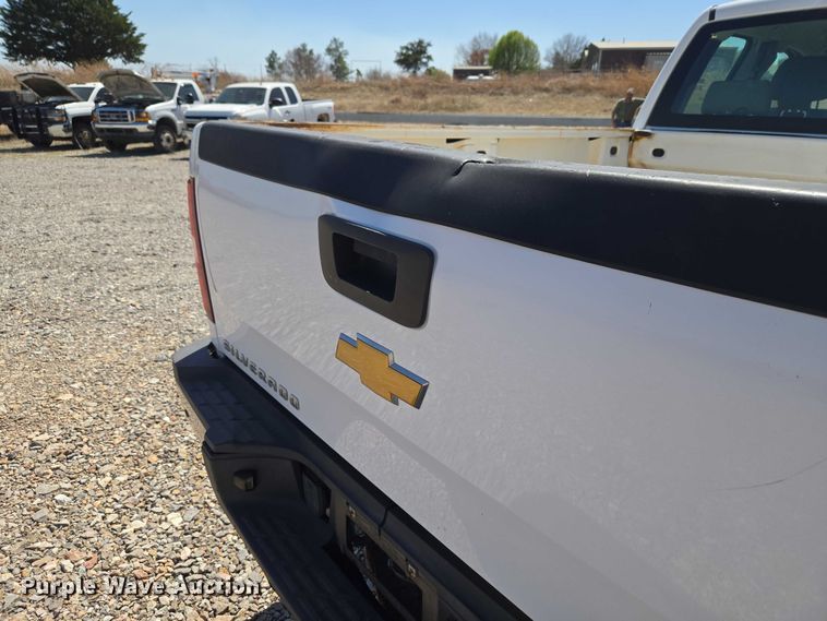 image for item ET1492 2013 Chevrolet Silverado 2500HD Ext. Cab pickup truck