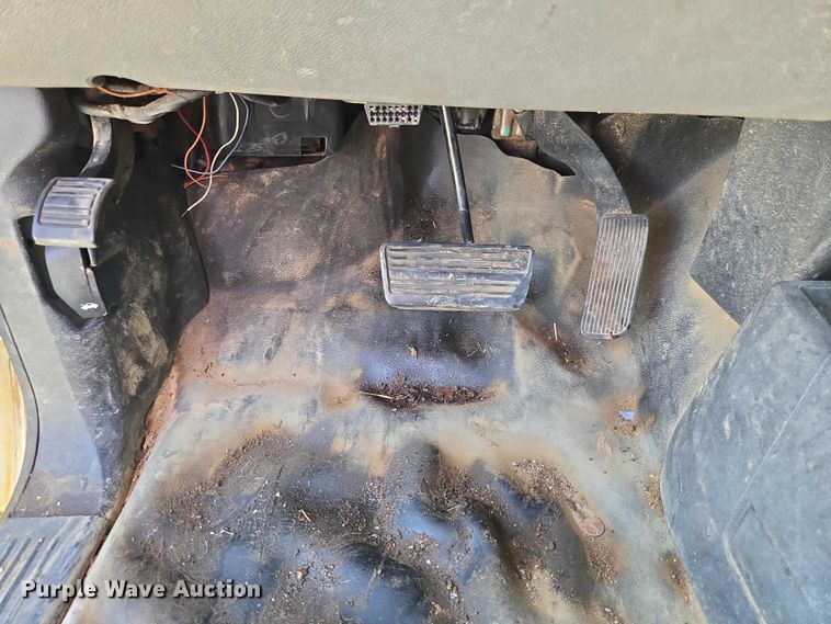 image for item ET1492 2013 Chevrolet Silverado 2500HD Ext. Cab pickup truck