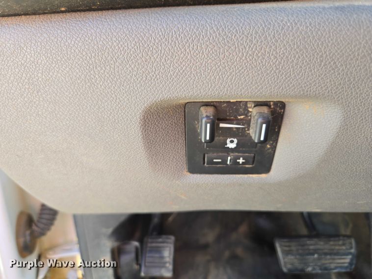 image for item ET1492 2013 Chevrolet Silverado 2500HD Ext. Cab pickup truck