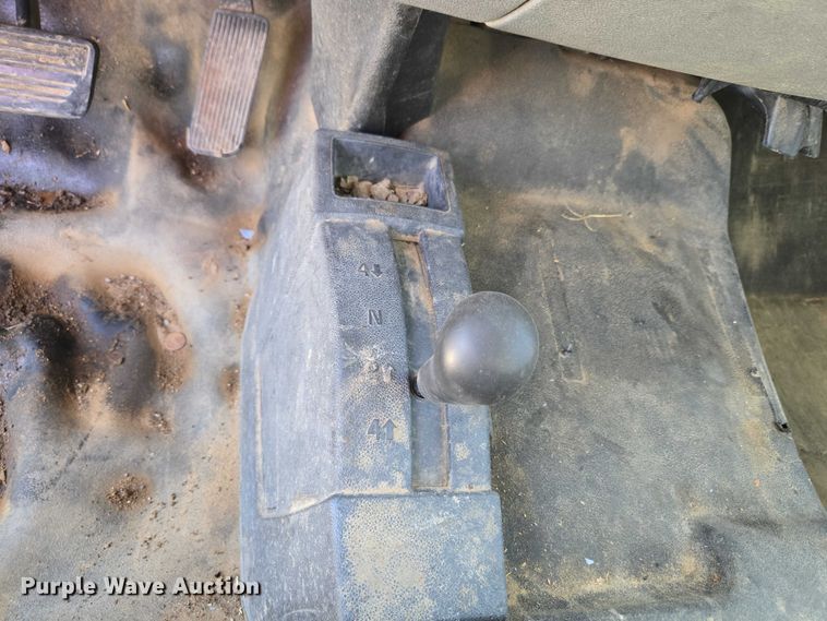 image for item ET1492 2013 Chevrolet Silverado 2500HD Ext. Cab pickup truck