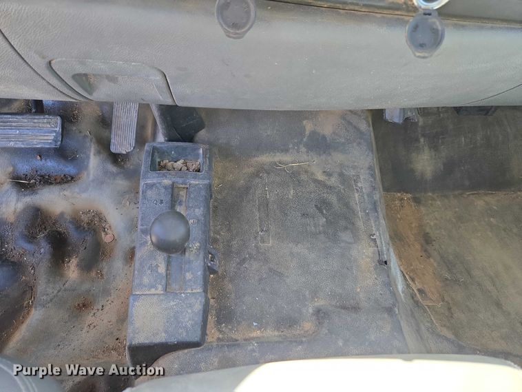 image for item ET1492 2013 Chevrolet Silverado 2500HD Ext. Cab pickup truck