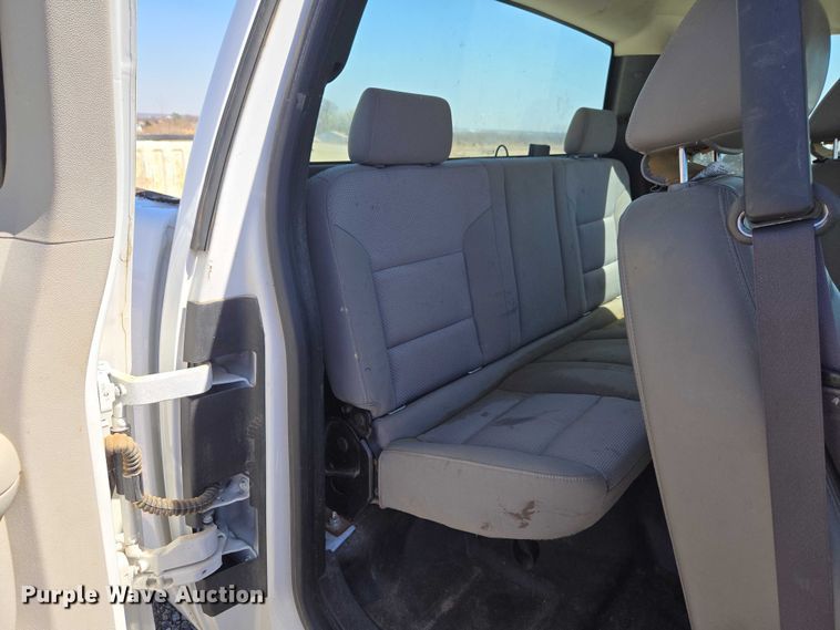 image for item ET1492 2013 Chevrolet Silverado 2500HD Ext. Cab pickup truck