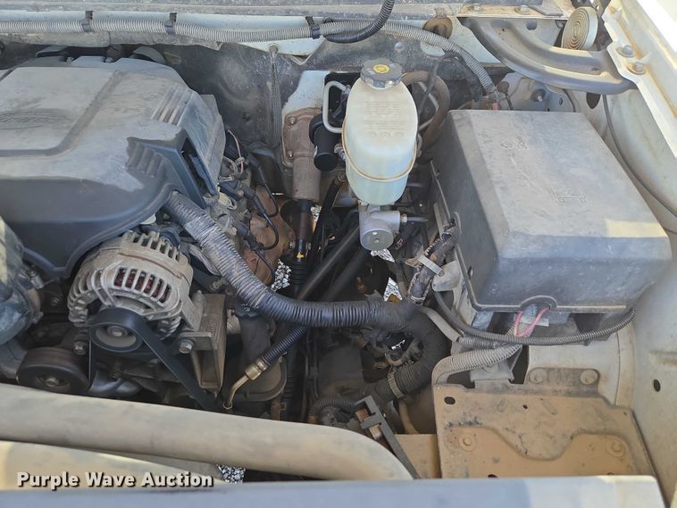 image for item ET1492 2013 Chevrolet Silverado 2500HD Ext. Cab pickup truck