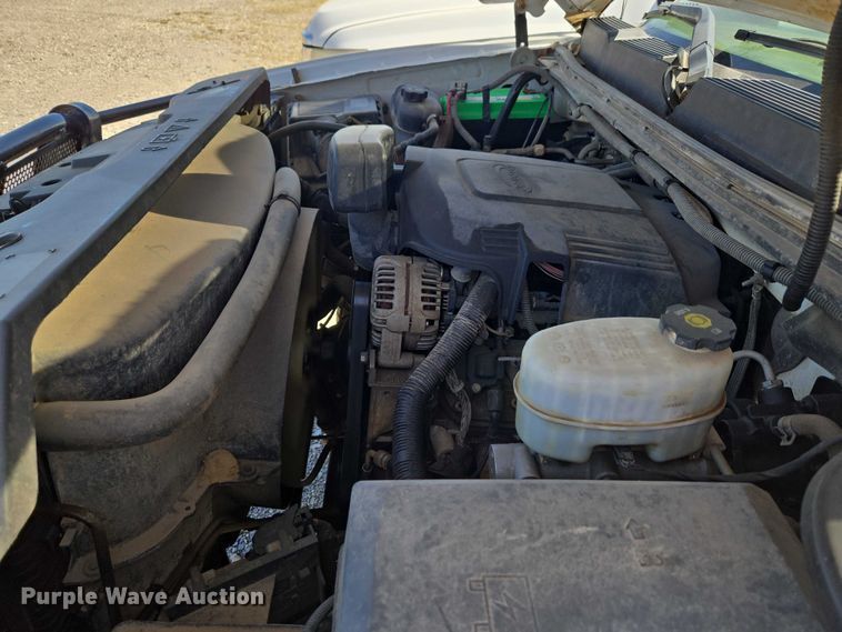 image for item ET1492 2013 Chevrolet Silverado 2500HD Ext. Cab pickup truck