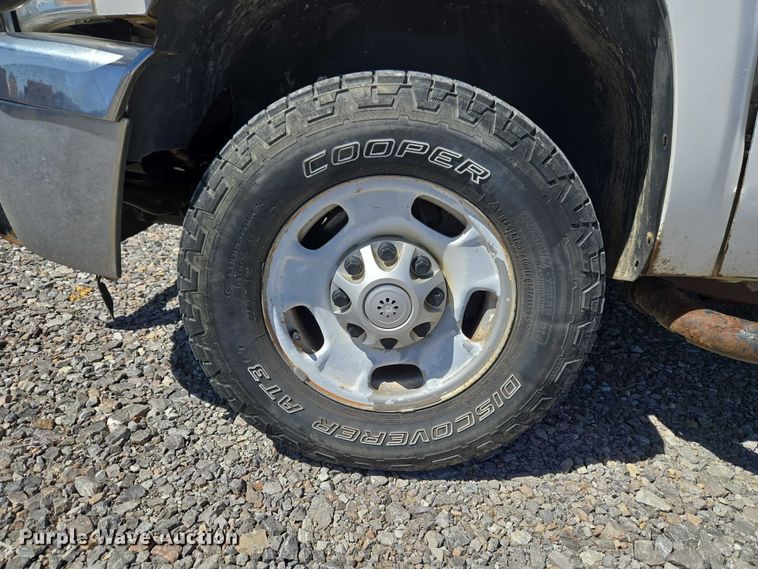 image for item ET1492 2013 Chevrolet Silverado 2500HD Ext. Cab pickup truck