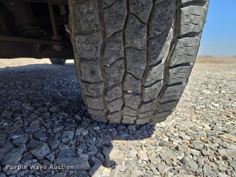 image for item ET1492 2013 Chevrolet Silverado 2500HD Ext. Cab pickup truck