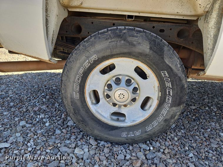 image for item ET1492 2013 Chevrolet Silverado 2500HD Ext. Cab pickup truck