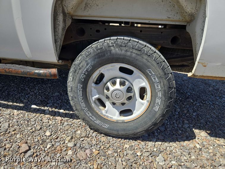 image for item ET1492 2013 Chevrolet Silverado 2500HD Ext. Cab pickup truck