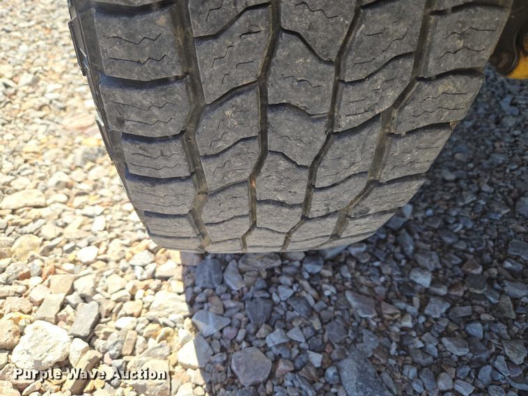 image for item ET1492 2013 Chevrolet Silverado 2500HD Ext. Cab pickup truck