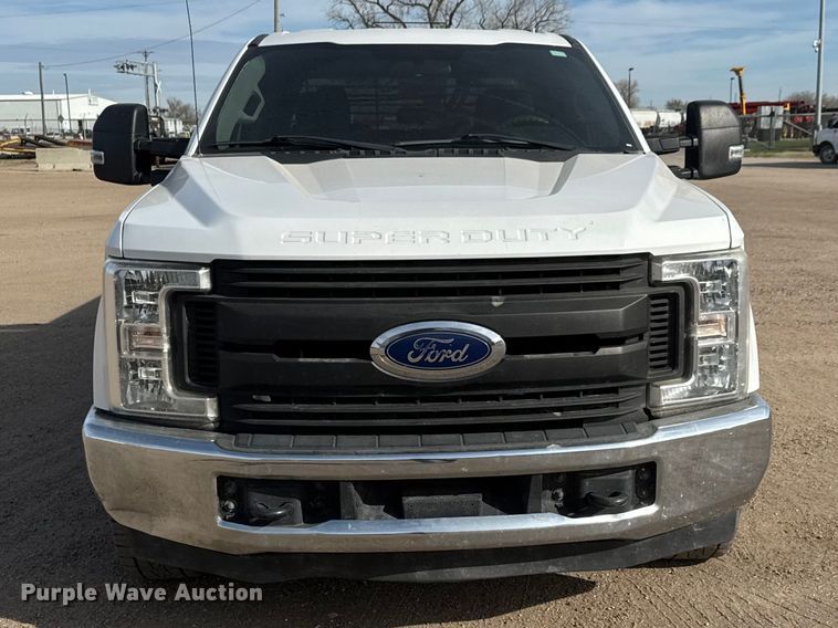 image for item ET1718 2019 Ford F250 Super Duty XL Crew Cab pickup truck