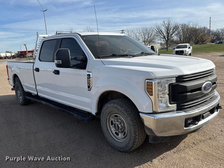 image for item ET1718 2019 Ford F250 Super Duty XL Crew Cab pickup truck