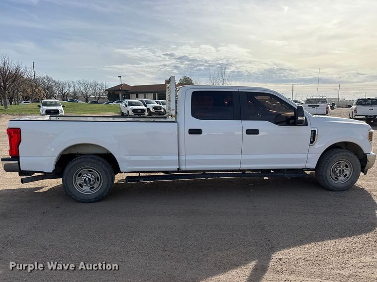 image for item ET1718 2019 Ford F250 Super Duty XL Crew Cab pickup truck