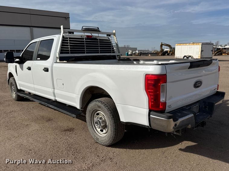 image for item ET1718 2019 Ford F250 Super Duty XL Crew Cab pickup truck