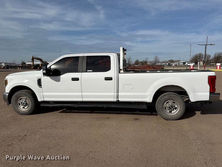 image for item ET1718 2019 Ford F250 Super Duty XL Crew Cab pickup truck