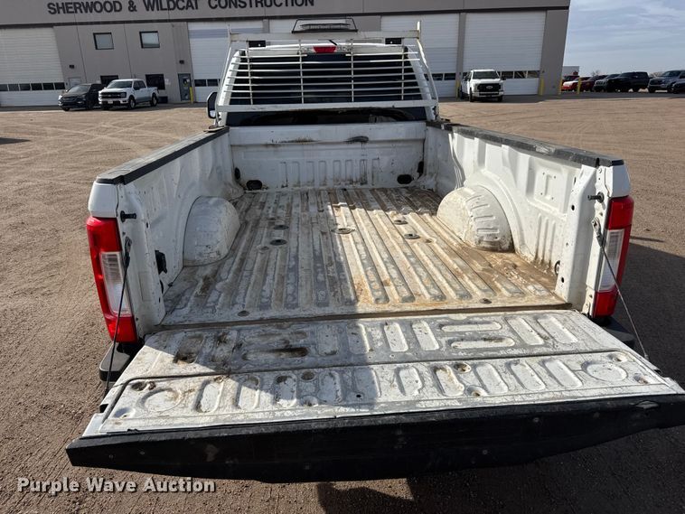 image for item ET1718 2019 Ford F250 Super Duty XL Crew Cab pickup truck