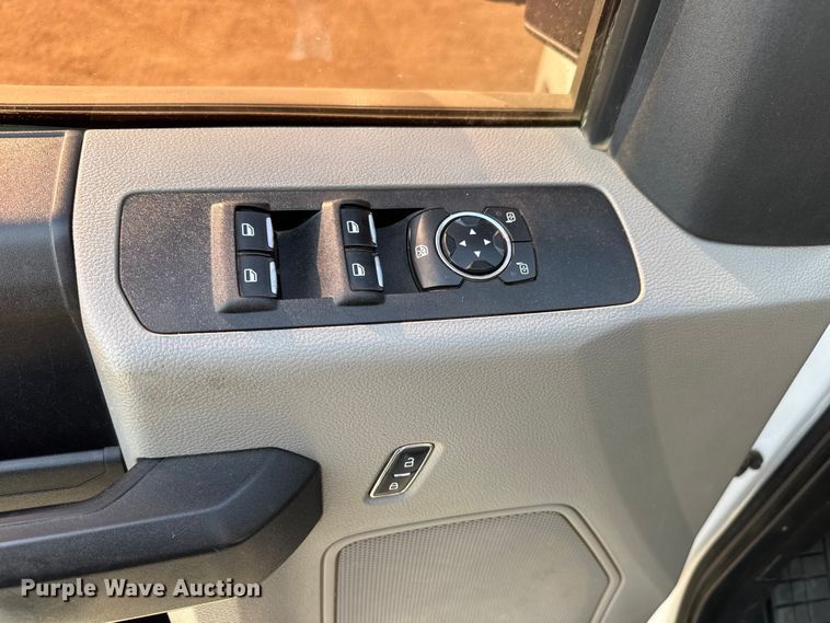 image for item ET1718 2019 Ford F250 Super Duty XL Crew Cab pickup truck