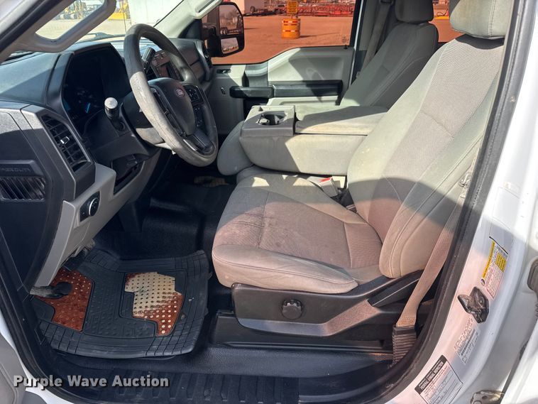 image for item ET1718 2019 Ford F250 Super Duty XL Crew Cab pickup truck