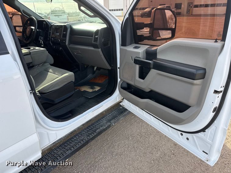 image for item ET1718 2019 Ford F250 Super Duty XL Crew Cab pickup truck